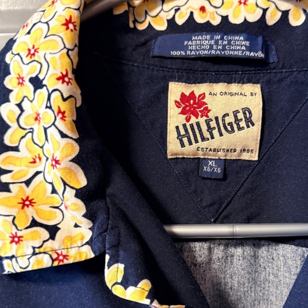 Tommy Hilfiger Vintage Mens Hawaiian Lei Hula‎ Girl Aloha Shirt, Navy Yellow, XL - Picture 2 of 13